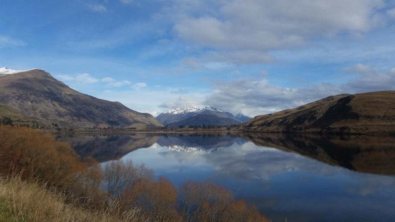 Hawea Heaven: Superking Beds + Hot Tub + Mountain Villa Уанака Екстериор снимка