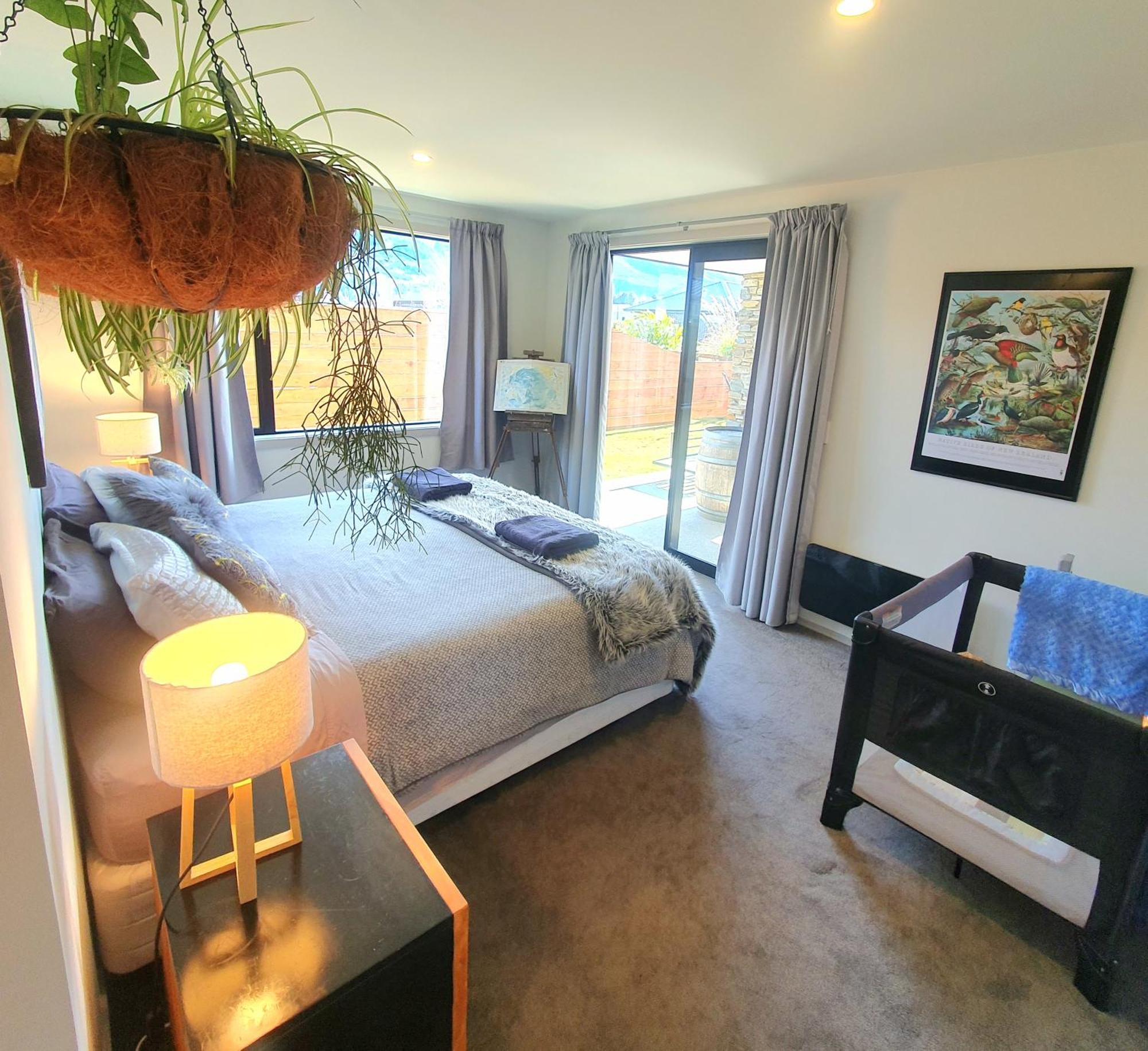 Hawea Heaven: Superking Beds + Hot Tub + Mountain Villa Уанака Екстериор снимка