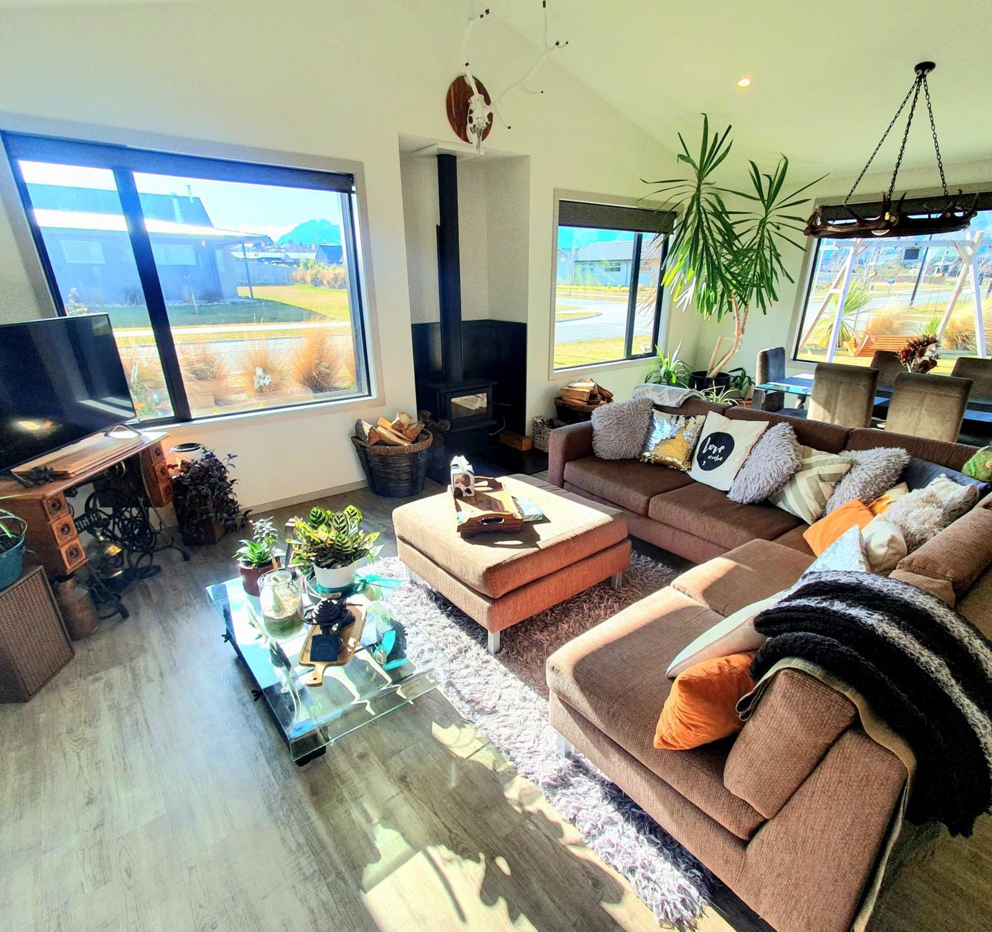 Hawea Heaven: Superking Beds + Hot Tub + Mountain Villa Уанака Екстериор снимка