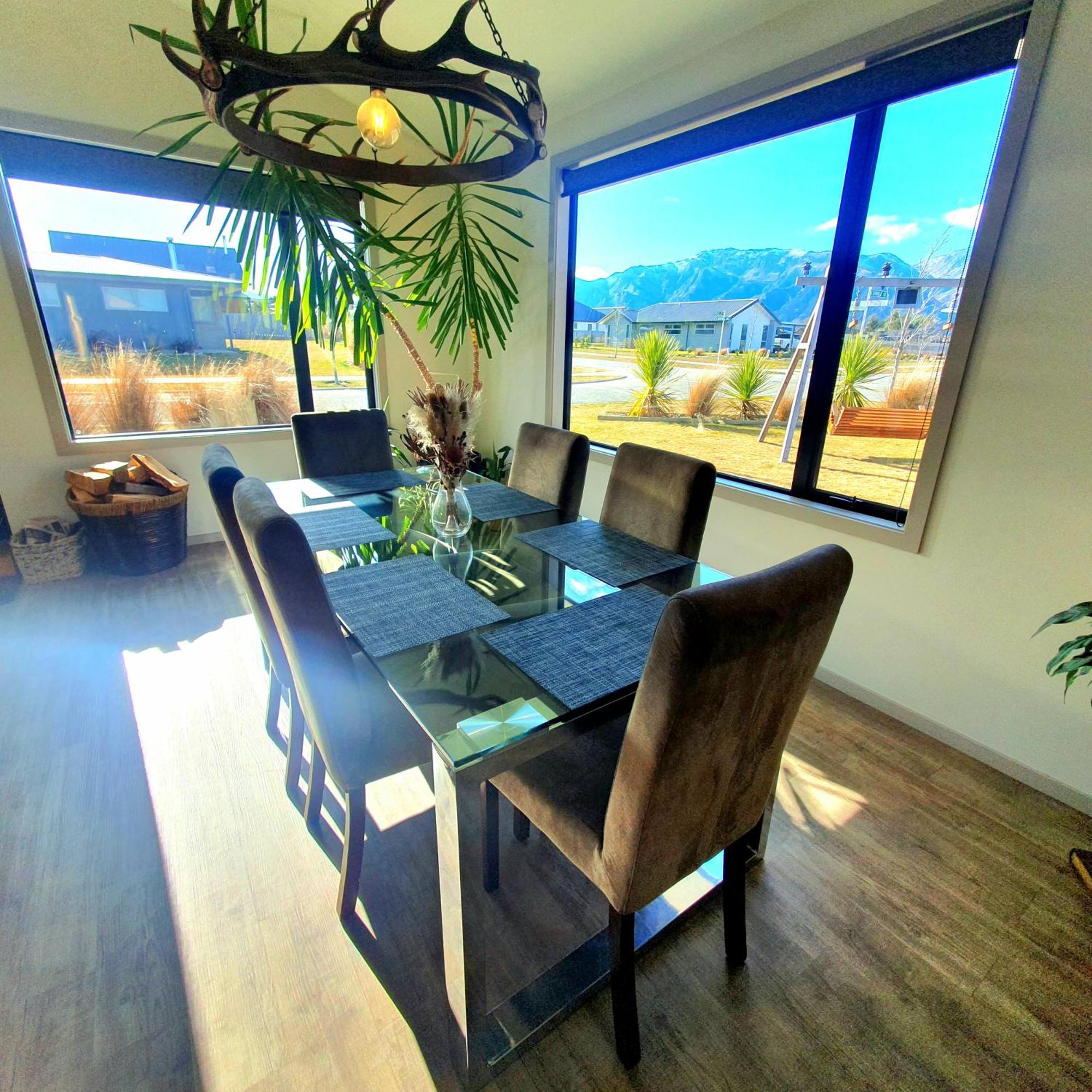 Hawea Heaven: Superking Beds + Hot Tub + Mountain Villa Уанака Екстериор снимка