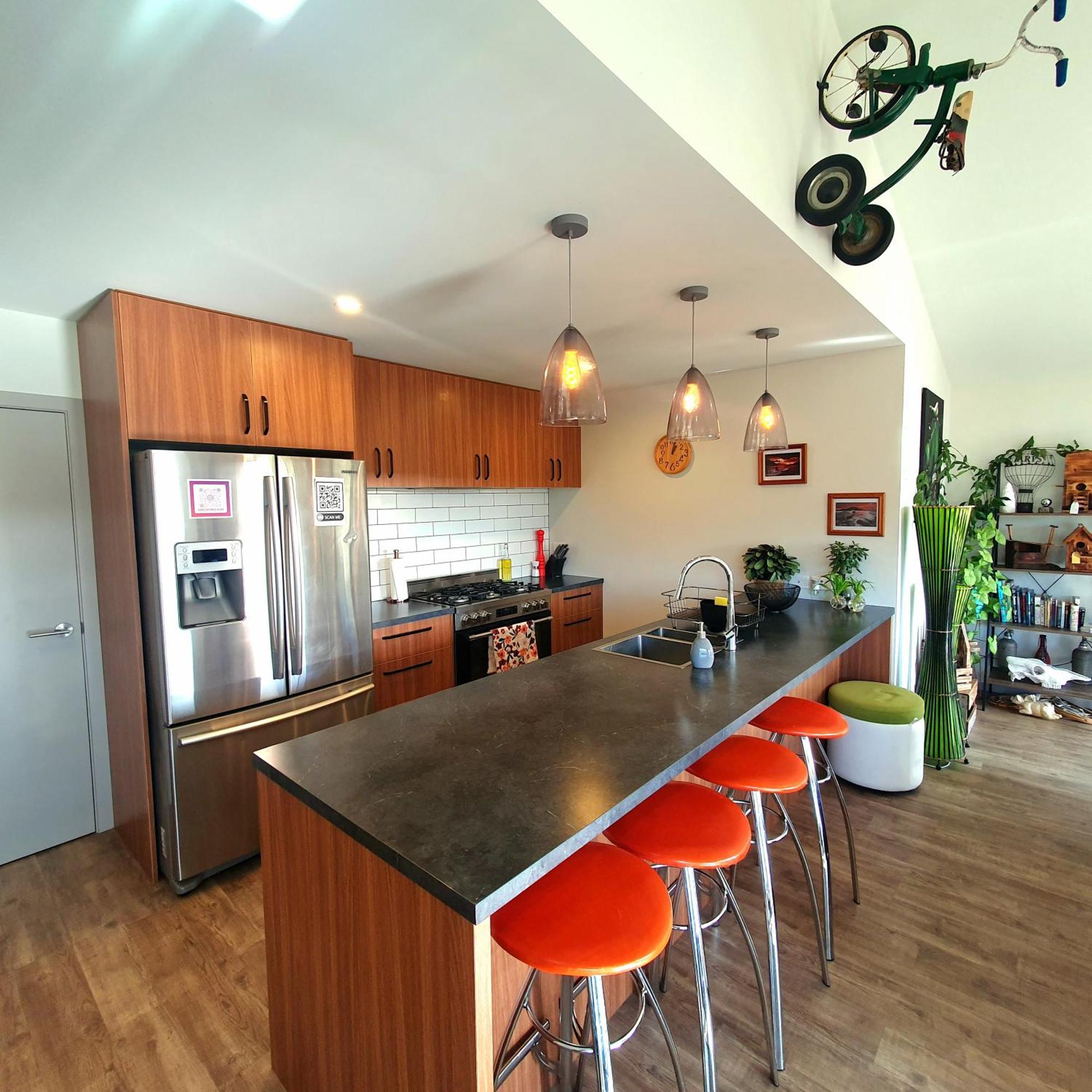 Hawea Heaven: Superking Beds + Hot Tub + Mountain Villa Уанака Екстериор снимка