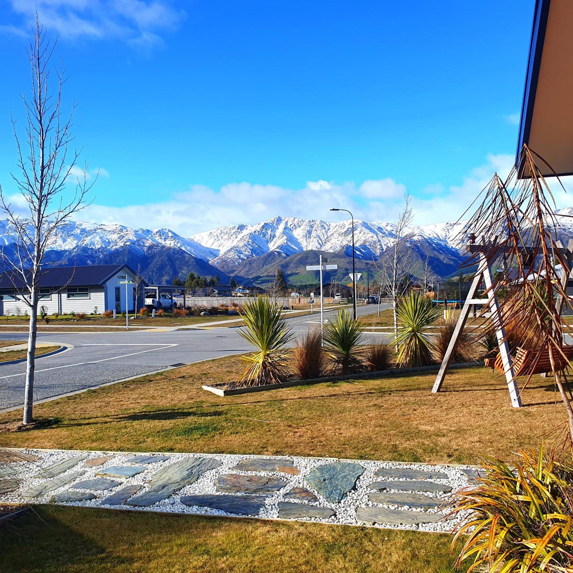 Hawea Heaven: Superking Beds + Hot Tub + Mountain Villa Уанака Екстериор снимка